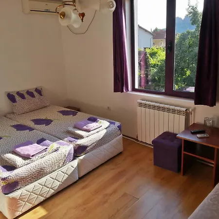 Bedrock Vendégház