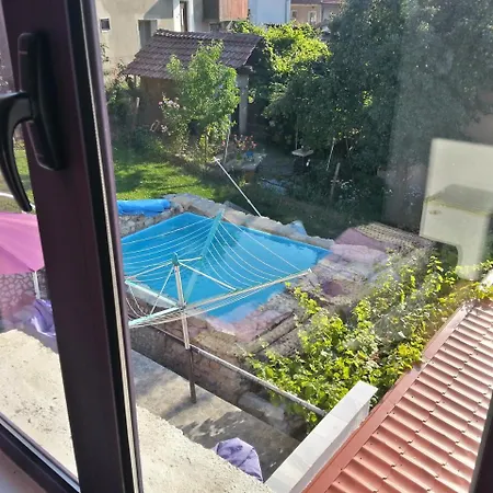 Bedrock Vendégház *